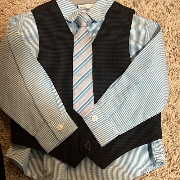 BRAND NEW Van Heusen Baby Boy 18M Dress set w/suit & vest!! - Picture 3 of 9